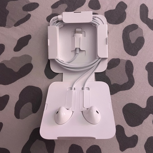 Apple Headphones Apple Iphone Adaptable Earbuds Poshmark